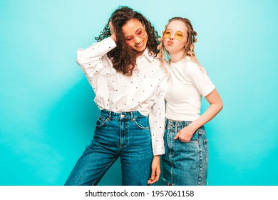 628,147 Friends pose Images, Stock Photos & Vectors | Shutterstock