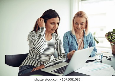 115,940 Two people sitting at table Images, Stock Photos & Vectors ...