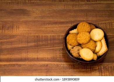 types of cookies served in wooden bowl