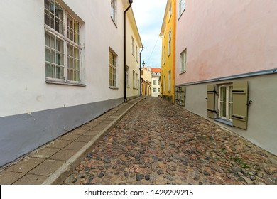 Typical Architecture Of Tallinn Old Town, Estonia Empty Narrow Street Of Historic Center Tallinn. Medieval Stone Houses. Sett (block, Belgian Block Or Sampietrini)