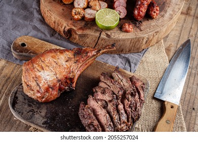 Typical Brazilian Barbecue With Tuscan Sausage, Chicken Sausage, Pork Prime Rib And A Piece Of Sliced Skirt Steak With A Slice Of Lemon On The Side.