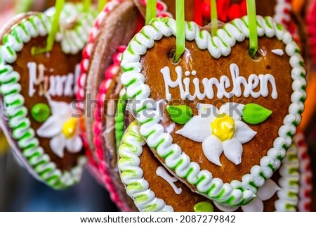typical german ginger bread heart - photo - translation: munich