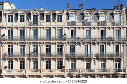 Immeuble Haussmannien Images Stock Photos Vectors Shutterstock