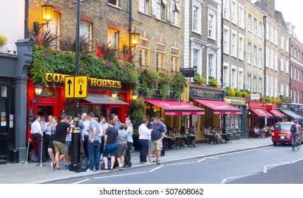 Typical London Street View With Pubs - LONDON / ENGLAND - SEPTEMBER 23, 2016