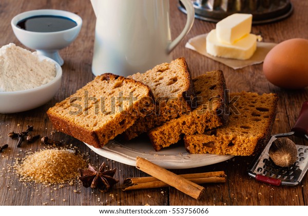 Typical spice bread from Holland with ginger,\
cinnamon, nutmeg and\
cloves.