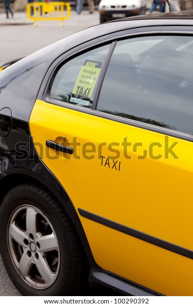 Typical taxi\
yellow and black in Barcelona,\
Spain