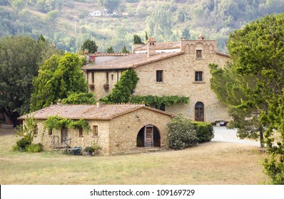 typical tuscan house