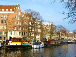 Water canal in Amsterdam city centre, an Architecture Photo by pytyczech