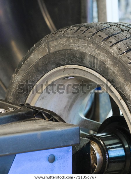 Tyre fitting\
equipment