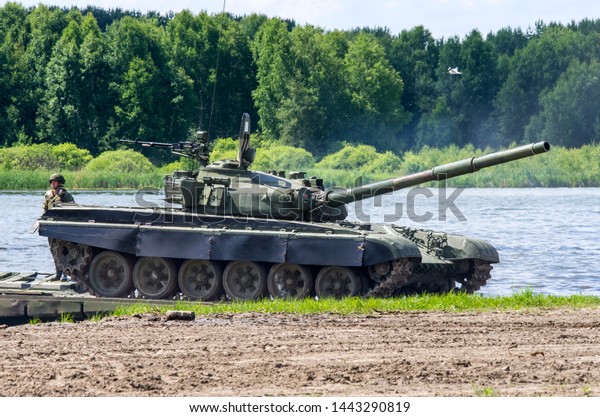 Tyumen, Russia-June 29, 2019:\
all-Russian Army games. Competition of engineering Formula. ,\
Soviet medium tank T-72B1 water crossing, andreevskoye\
lake.