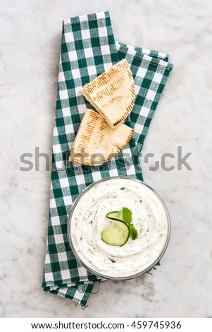 Tzatziki und Pita-Brot