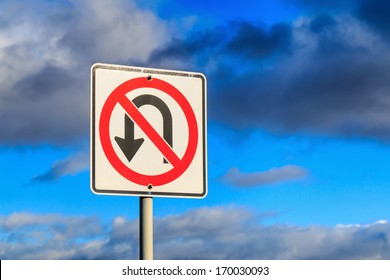 ??No U Turn Traffic Sign Against Cloudy Sky.