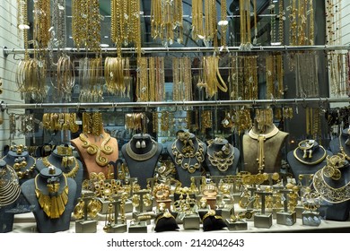 UAE, Dubai.29.03.2022. Showcases Of The Gold Market. Products From Pure Gold Of Arab Masters. Jewelry In The Traditions Of The East. The Sparkle Of Emirates Luxury.