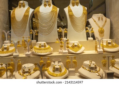 UAE, Dubai.29.03.2022. Showcases Of The Gold Market. Products From Pure Gold Of Arab Masters. Exclusive Wedding Decorations On The Counter. The Sparkle Of Emirates Luxury.