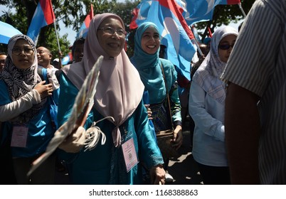 UALA LUMPUR, MALAYSIA - APRIL 28, 2018 : President Peoples Justice Party (PKR) Wan Azizah A Candidate For Pakatan Harapan In Pandan (P100) Parliament During Nomination Day 14th General Election.