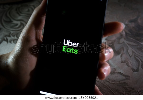 Uber Eats App Girl Using Ubereats 庫存照片(立刻編輯) 1560086021