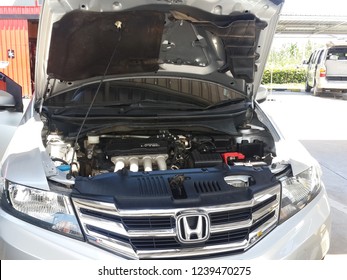 Imagenes Fotos De Stock Y Vectores Sobre Car Service Honda