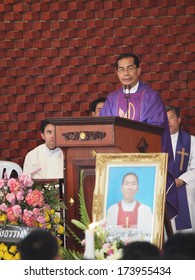 UBON RATCHATHANI, THAILAND - MAR 19, 2012 : Abbot Of The Church Andrew Vittaya Ngamvong  In The Catholic Funeral Of Priest Luca Santi Wancha On Mar 19, 2012 In Ubon Ratchathani, Thailand