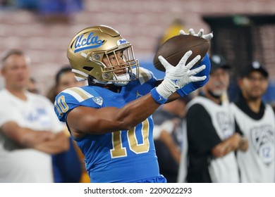 UCLA Wide Receiver Ryan Cragun (10) Warms Up Before An NCAA College Football Game Against The Washington Friday, Sept. 30, 2022, In Pasadena, Calif. 