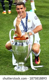 UEFA Champions League Final - Real Madrid Vs Atletico - 
Milan - Stadio San Siro - 28-05-2016
Cristiano Ronaldo Poses Wth The Champions League Trophy