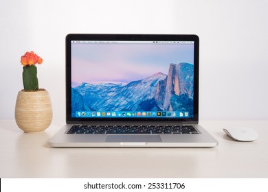 1,139 Mac book pro Images, Stock Photos & Vectors | Shutterstock