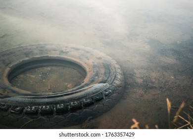 565 Tires underwater Images, Stock Photos & Vectors | Shutterstock