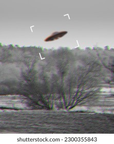 OVNI, alien y videocámara en una pantalla de cámara para grabar un platillo volador en el cielo sobre el área 51. Visor, desenfoque de movimiento y conspiración con una nave espacial en un dispositivo de grabación que exhiba naturaleza al aire libre