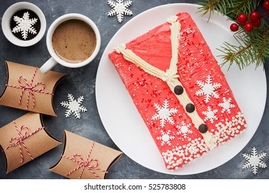 Ugly Christmas Sweater Cake , Recipe For Winter Holiday Party , Creative Idea For Christmas New Year Xmas Dessert Food