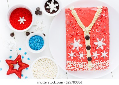 Ugly Christmas Sweater Cake , Recipe For Winter Holiday Party , Creative Idea For Christmas New Year Xmas Dessert Food