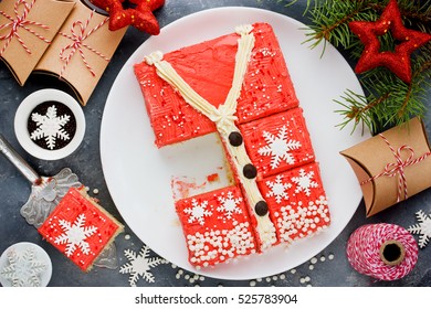 Ugly Christmas Sweater Cake , Recipe For Winter Holiday Party , Creative Idea For Christmas New Year Xmas Dessert Food