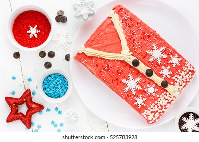 Ugly Christmas Sweater Cake , Recipe For Winter Holiday Party , Creative Idea For Christmas New Year Xmas Dessert Food