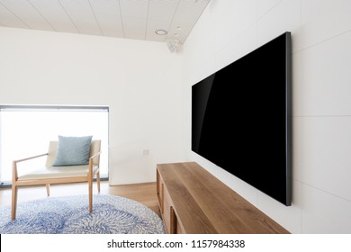 Uhd 65 Inch Tv Side View In A White Indoor 