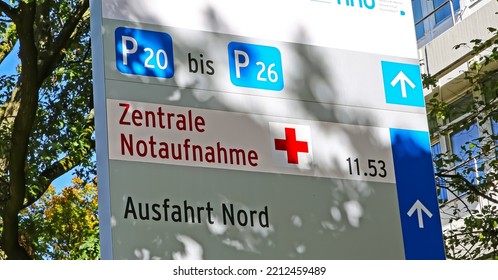 Düsseldorf (UKD), Germany - Juin 9. 2022: Closeup Of Direction Sign For Zentrale Notaufnahme (central Emergency Room) Of German University Hospital 