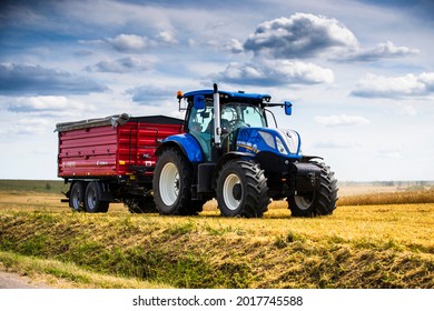 Ukmerge Lithuania 2021-08-01
New Holland is a global brand of agricultural machinery produced by CNH Industrial. Tractor new holland t7 15