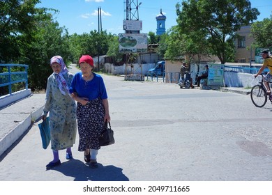 Ukraine. Odessa Region. Vilkovo. Two Elderly Women Walk On A Hot Summer Day Across The Bridge - June 24, 2018 