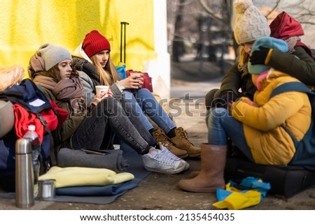 Ukrainian immigrants crossing border and sitting and waiting for registration. Stockfoto © 