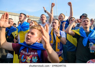 Ukrainian Soccer Fans Cheer Fan Zone Stock Photo 1998249731 | Shutterstock