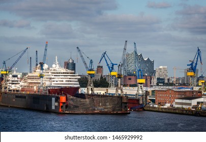 Ultra Modern Elbphilharmonie Concert Venue Building Stock Photo ...