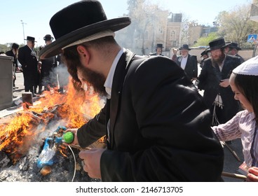 Ultraorthodox Jews Burn Leavened Items Ahead Stock Photo 2146713705 ...