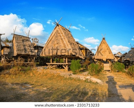 Uma Lengge, the traditional house of the Bima tribe, can be found in Maria Village, Wawo, Bima. It showcases a distinct architectural style, utilizing wood, bamboo, and thatch as its primary material  Foto stock © 