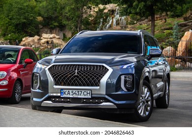 Uman, Ukraine - September 6, 2021: New Hyundai Palisade SUV Parked In The Parking Lot