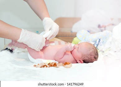 Bebe Cordon Umbilical Imagenes Fotos De Stock Y Vectores Shutterstock