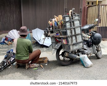 Umbrellas Repairman. March 28, 2022. Grogol Pertamburan, Jakarta. Indonesia.