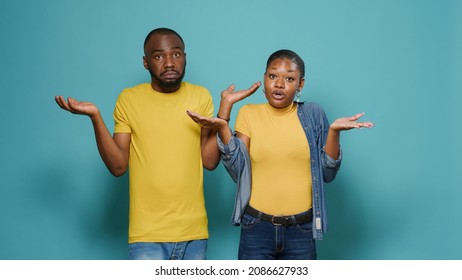 Uncertain People Raising Shoulders Not Knowing Stock Photo 2086627933 ...