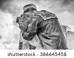 Unconditional Surrender Kiss statue in Sarasota.