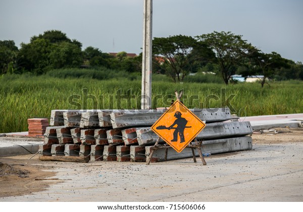 Under construction sign on road to warning people beware\
to use the road 