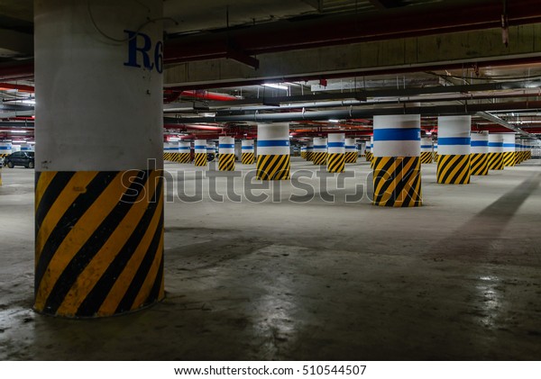 underground parking\
lot with big concrete\
columns