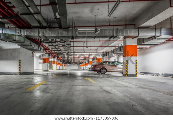 Underground Parking garage with\
cars