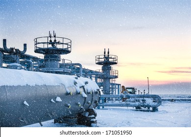 Underground Storage Of Natural Gas. Factory Distribution, And Industrial Processing Of Natural Gas. Many Pipelines And Construction.Refinery, Oil And Gas Industry,exploration