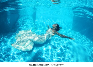 Underwater bride